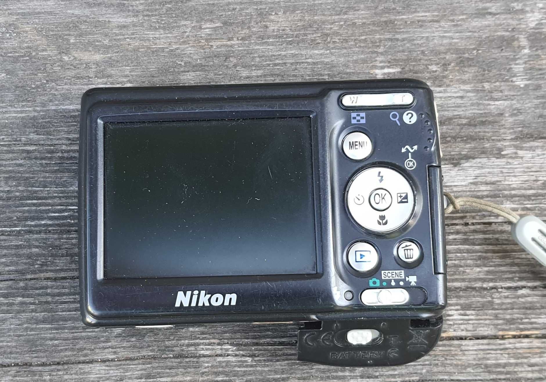 NIKON N16184 фотоапарат.