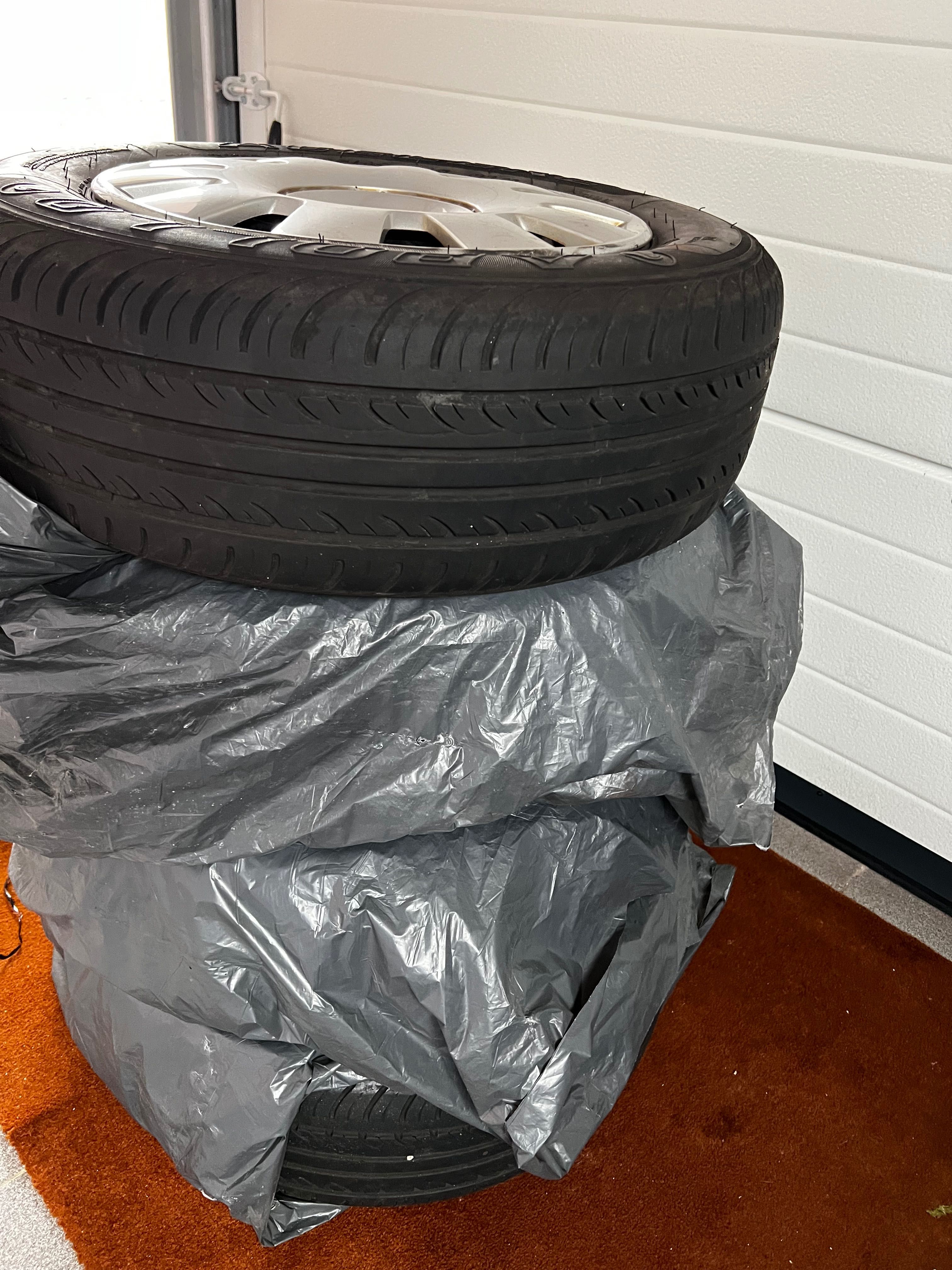 4 Jantes com pneus 195/65 15R