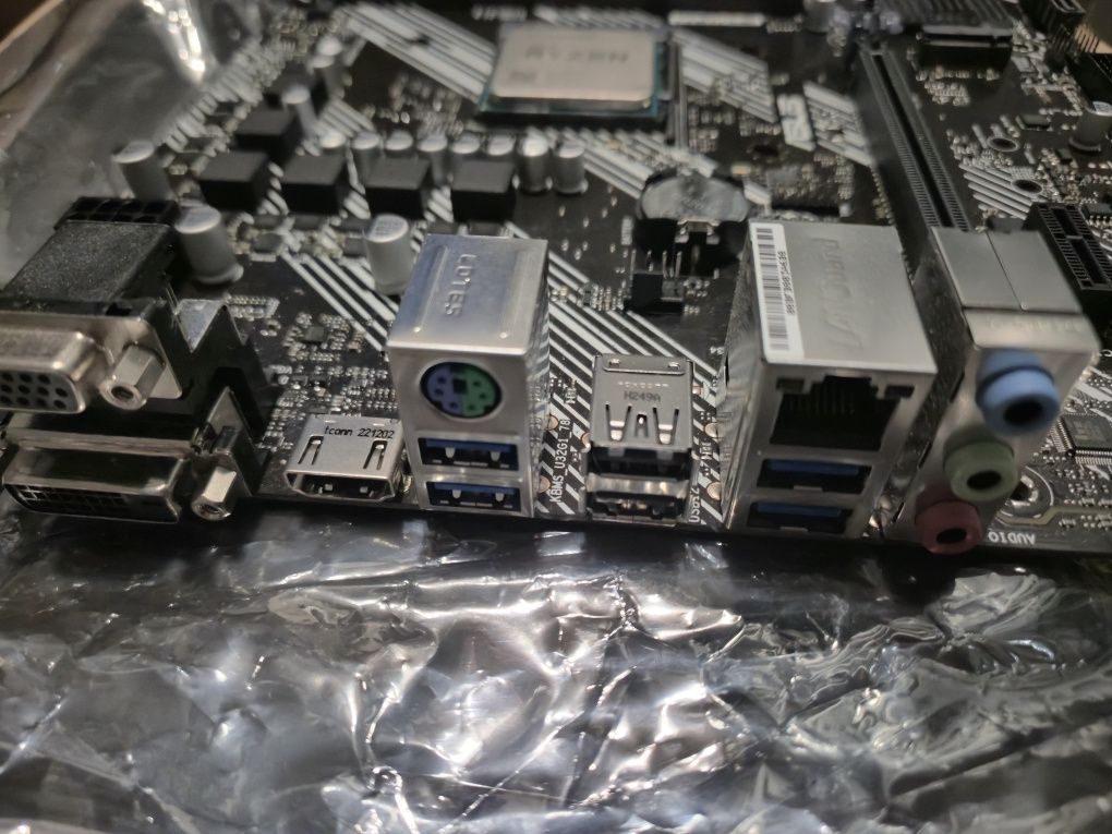 ASUS Prime B450M-K II + Procesor AMD Ryzen 3 3200G