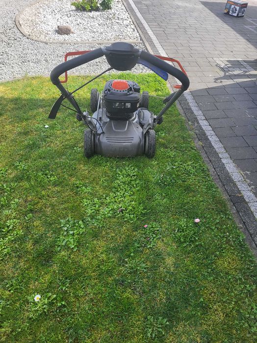 Sprzedam kosiarke marki husqvarna