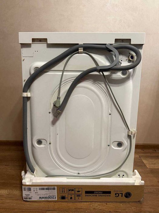 Пральна машина Zanussi ZWSG6100V на запчастини або під відновлення