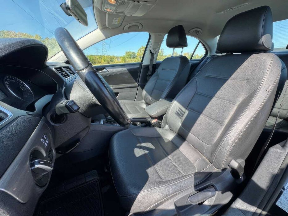 Volkswagen Jetta      2013