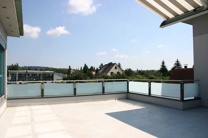Balustrada szklana・Balustrady szklane zewnętrzne・Barierka szklana