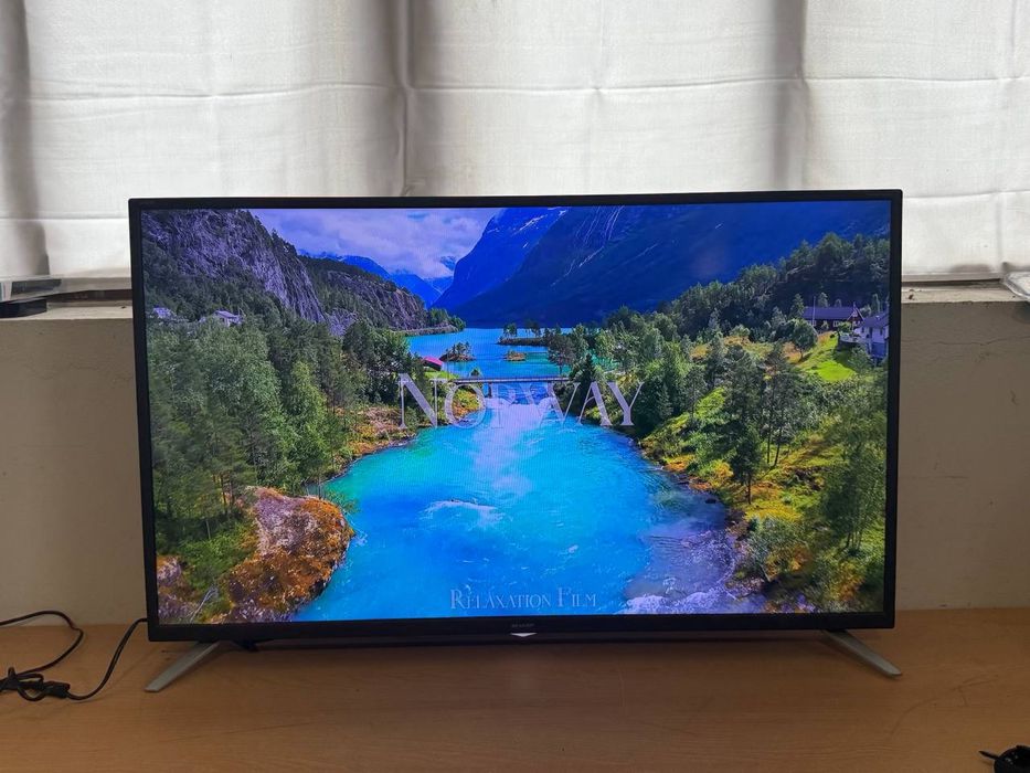 Телевізор Sharp – 40”, Full HD, Smart TV, ніжки та пульт