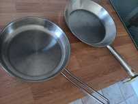 2 frigideiras impecaveis