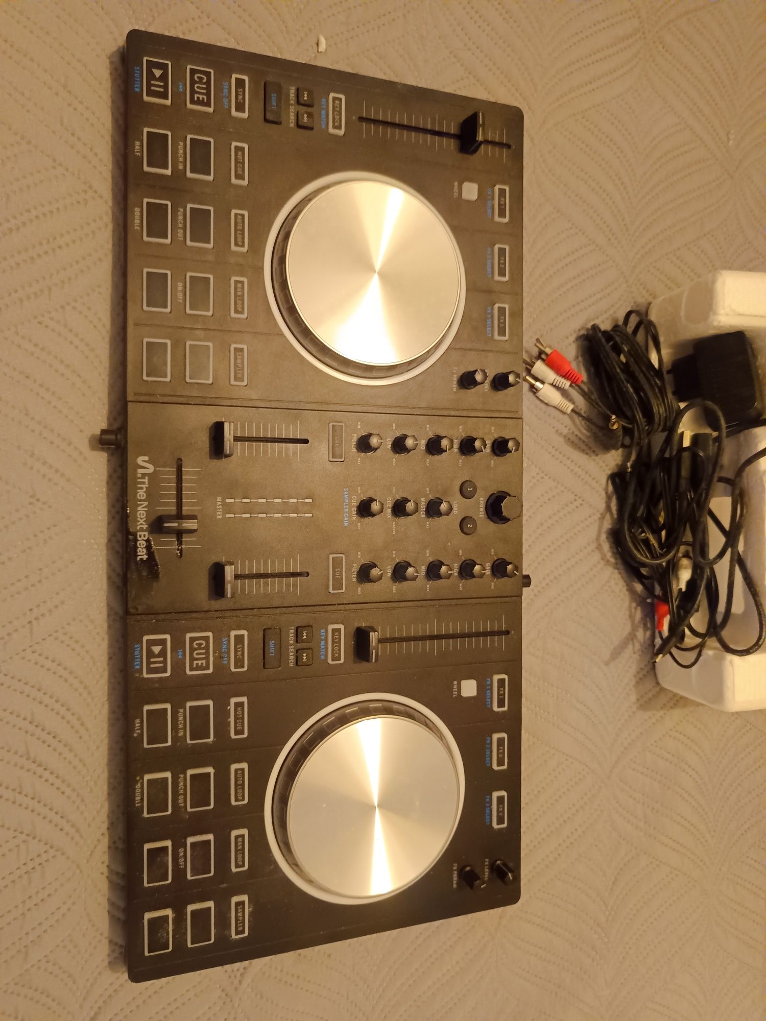 Mesa de Mistura - Edição limitada Tiesto
The Next Beat By Tiesto