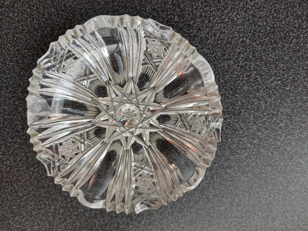 Talerzyk szklany okrągły zdobiony cięty PRL popielniczka pojemnik