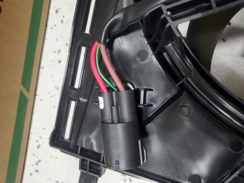 Дифузор з вентиляторами Ford Escape 2.5 2013-2020