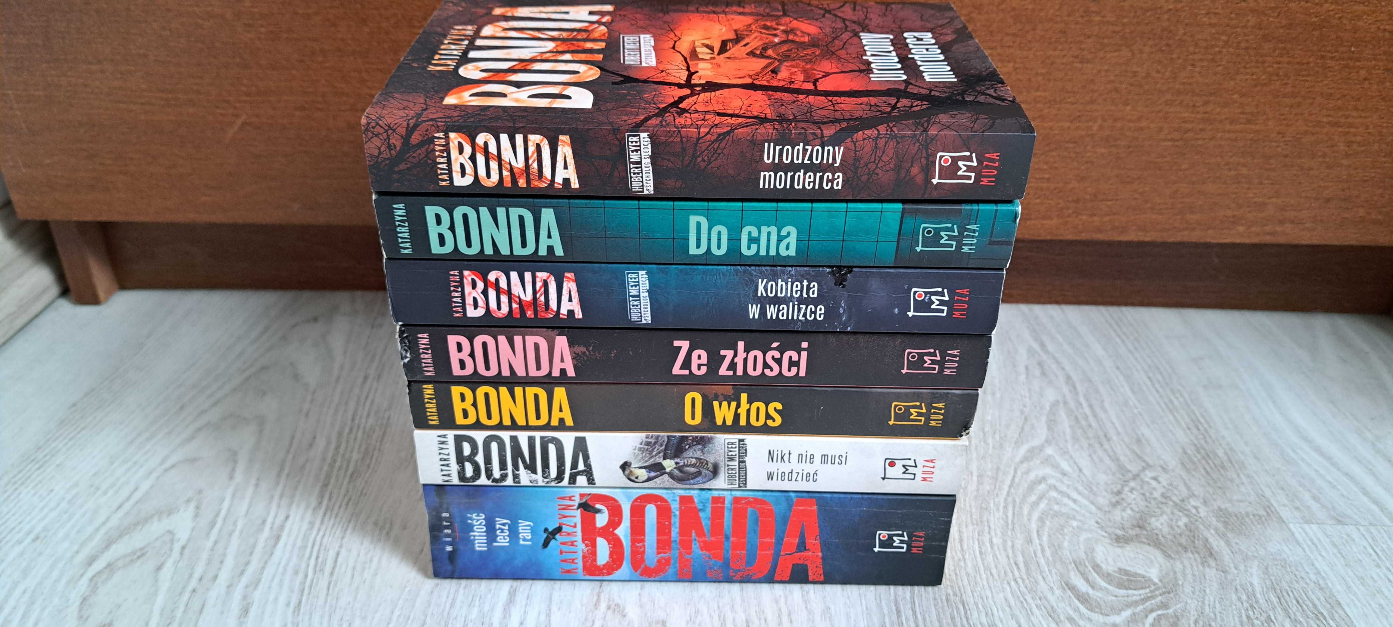 Bonda Kobieta w walizce Do cna O włos Ze złości Nikt nie musi wiedzieć