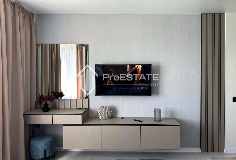 Киев        Ревуцкого ул., 54