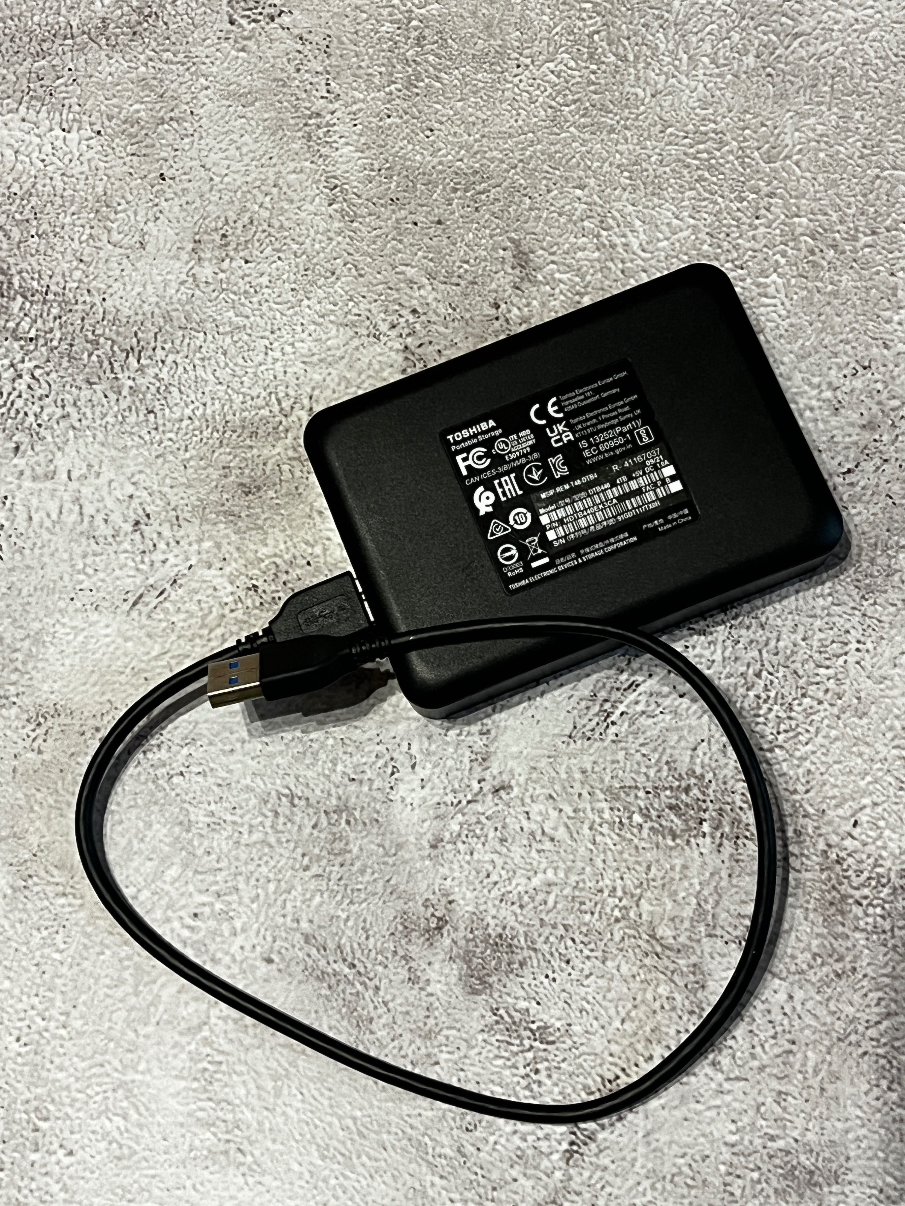 Toshiba 4TB зовнішній жорткий диск HDD