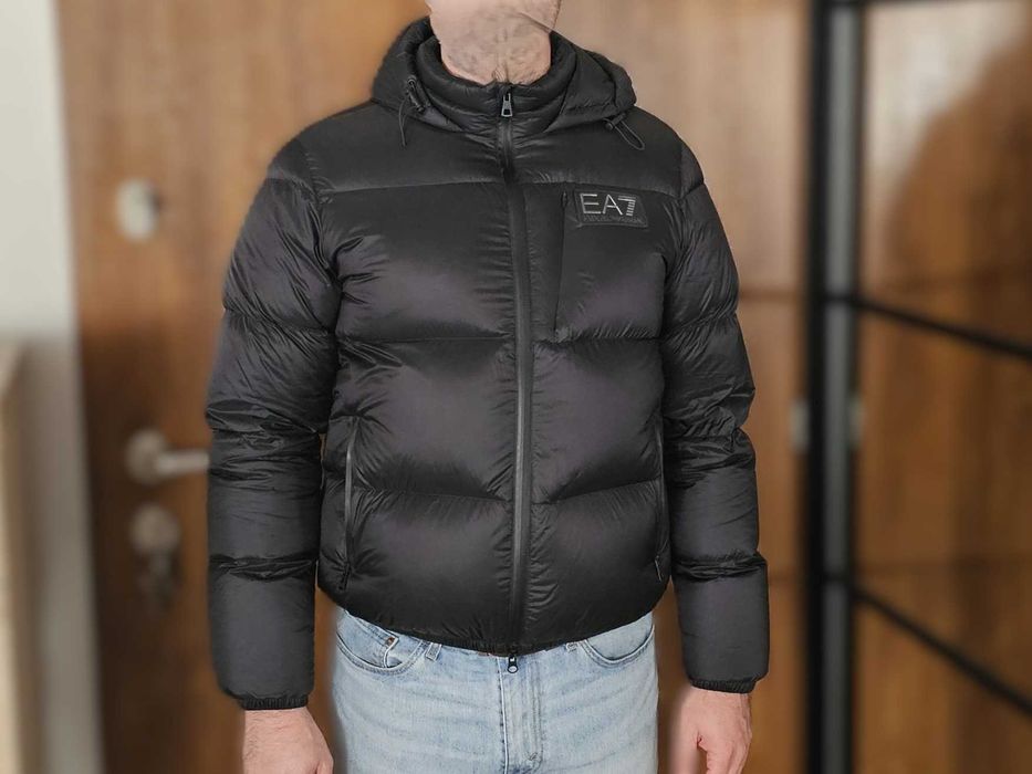 Czarna puchowa kurtka męska Emporio Armani (EA7) rozmiar M
