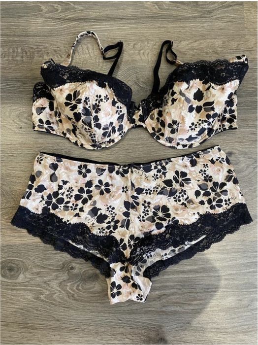 Жіночій комплект нижньої білизни бюстгальтер 90с