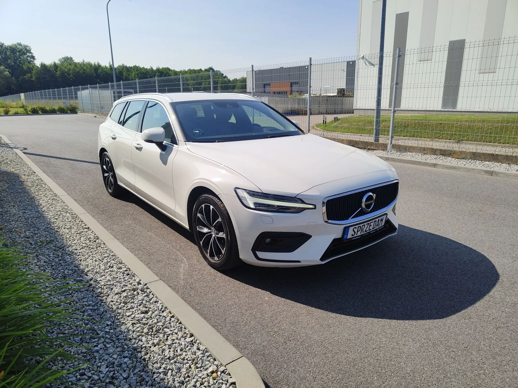 Volvo V60 Momentum*D4*190KM*LED*CarPlay*PółSkóry*WEBASTO*2xAlu17*El.Klapa*El.Hak