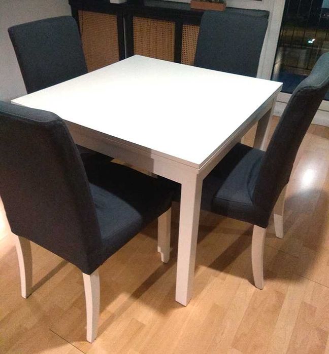 Rozkładany stół Ikea Bjursta oraz 4 krzesła Henriksdal (z pokrowcami)
