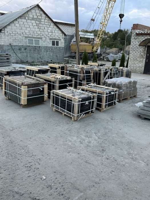 Памятники опт. Габро Володар