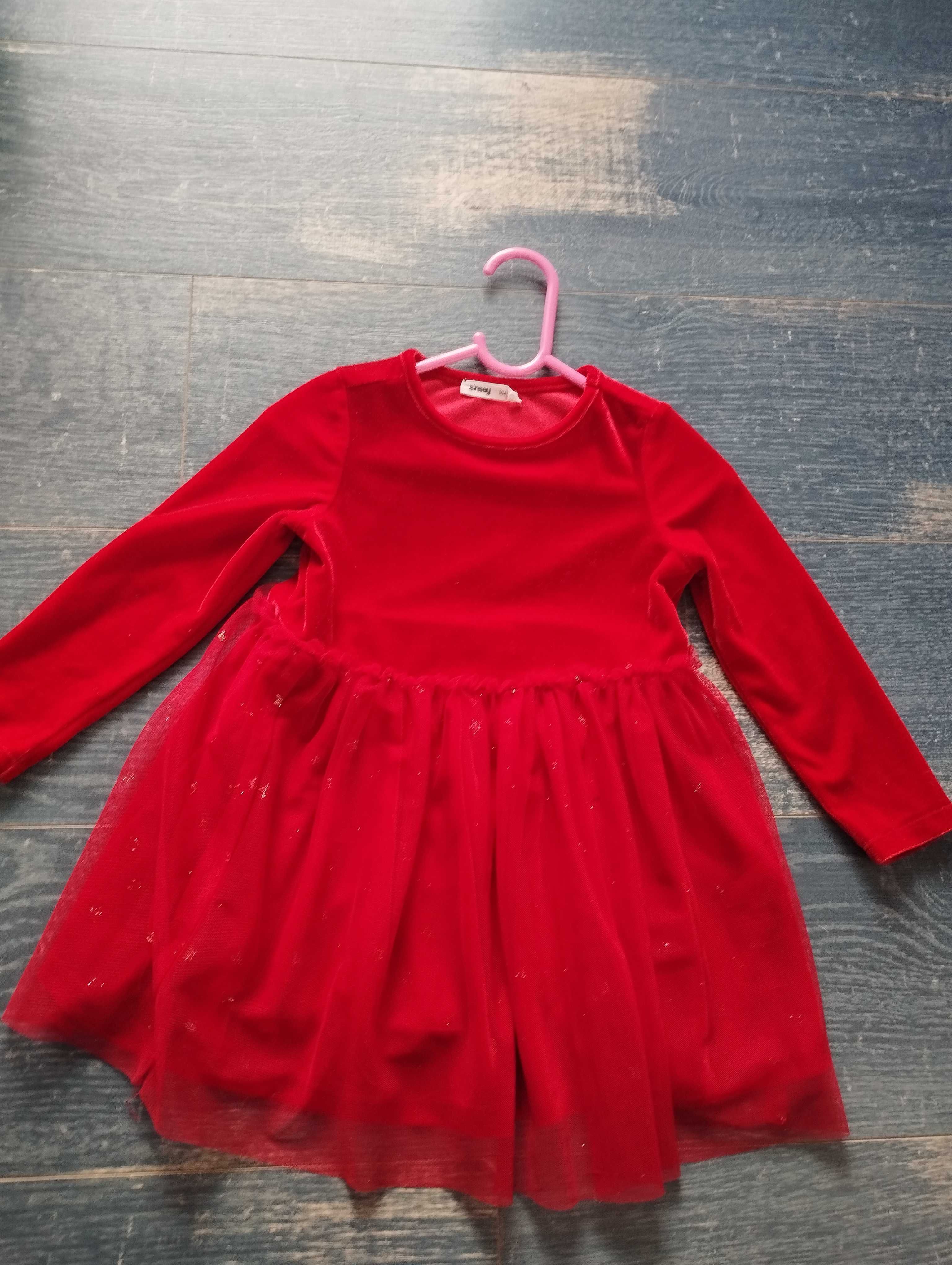 Czerwona sukienka 104