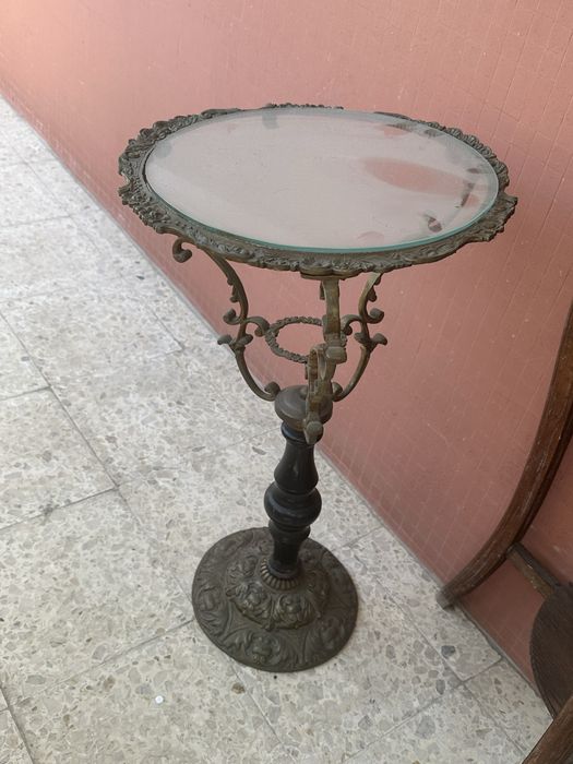 Mesa decorativa antiga