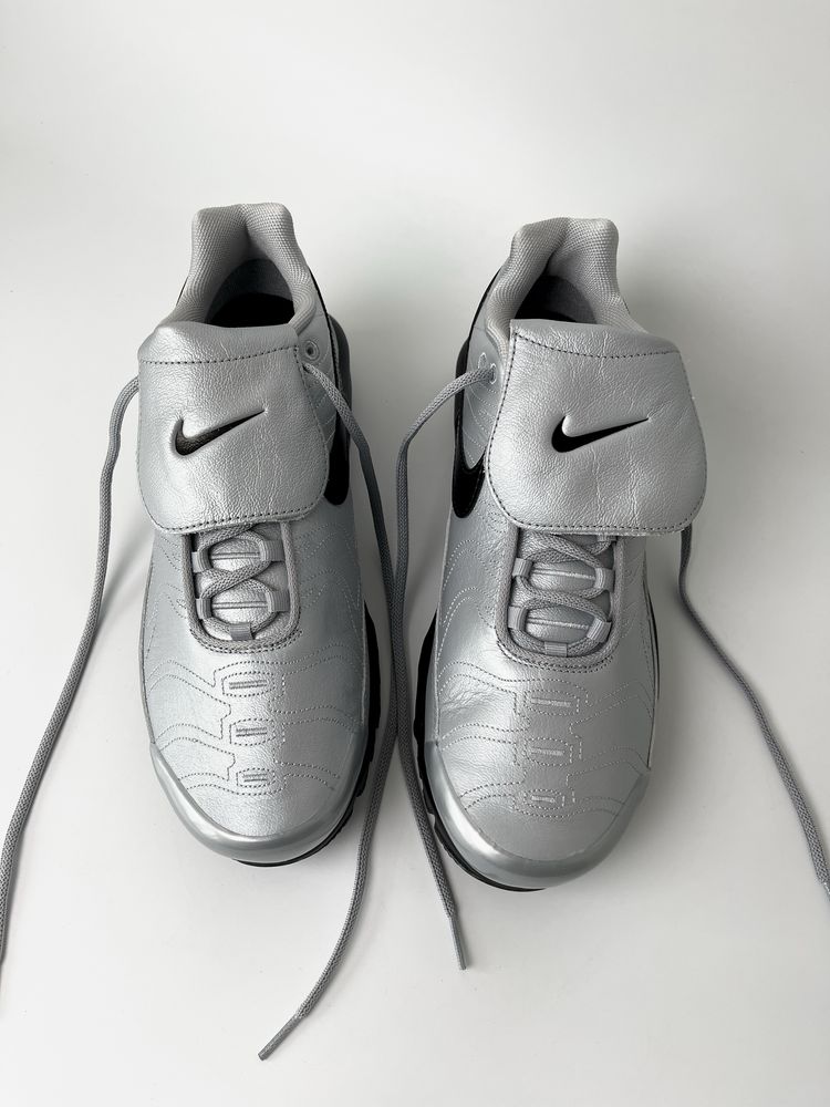 Оригинал Nike Air Max Plus Tiempo Wolf Gray Black (HM6850 001) найк тн