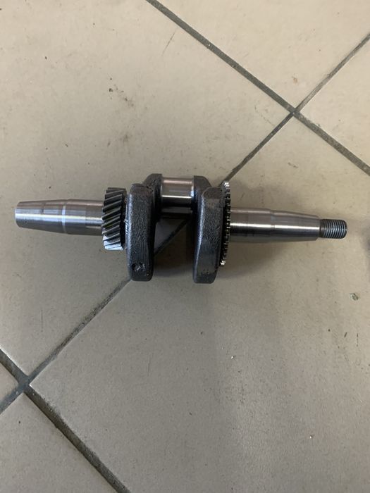 Коленвал під конус для бензогенератора