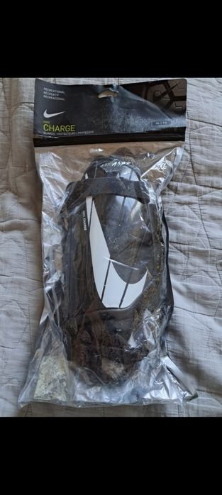 Ochraniacze piłkarskie Nike, nowe