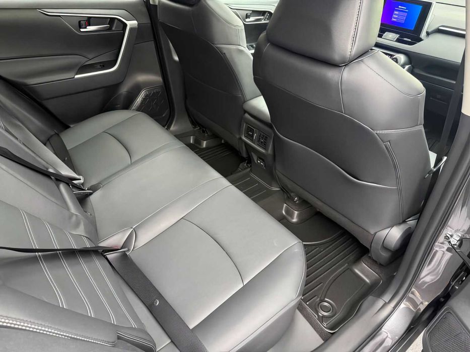 Toyota RAV4      2023