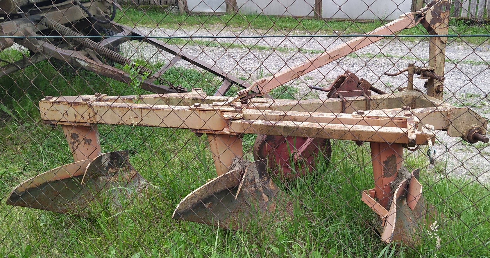 Плуги  3  ярусні  діски і прицеп