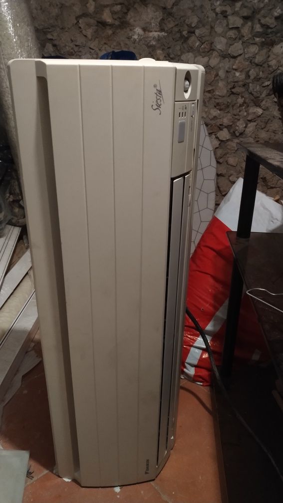 Daikin ATXS25E2V1B