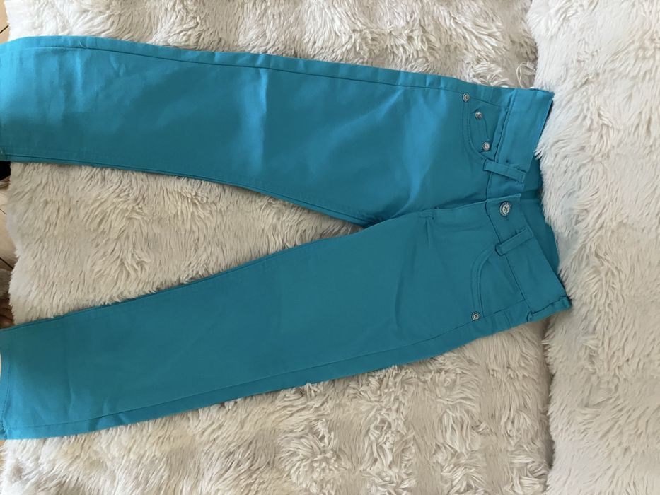 Безкоштовно штани та тонкий плащик