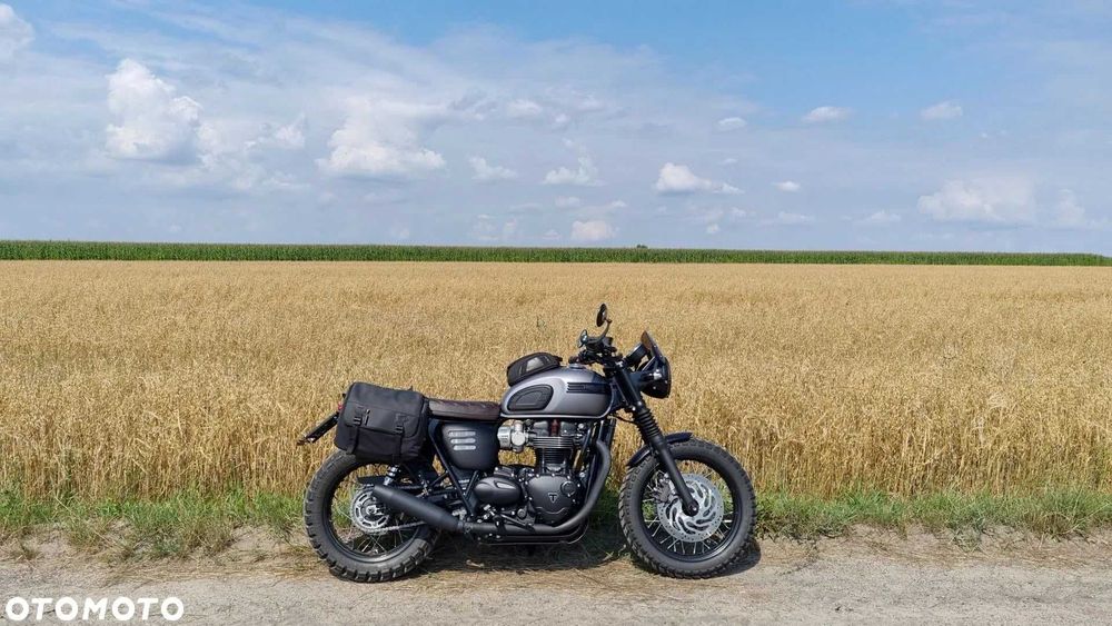 Triumph Bonneville T120 Black Salon PL custom scrambler