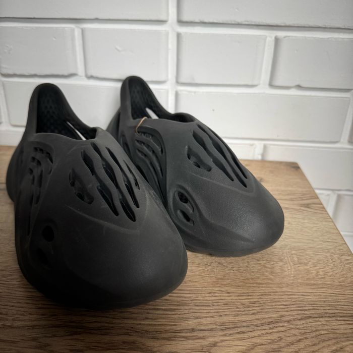 Тапочки чоловічі Adidas Yeezy Foam Runner Carbon Black