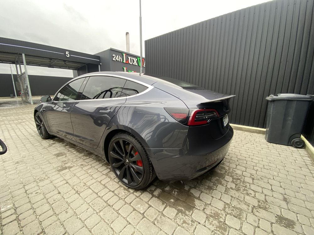 Tesla Model 3 Performance AWD обмін на нерухомість Львів, область