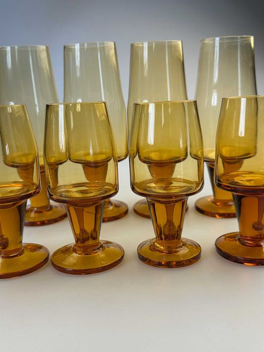 Kieliszki miodowe Sadowski betoniarki szkło kolorowe PRL 8 szt