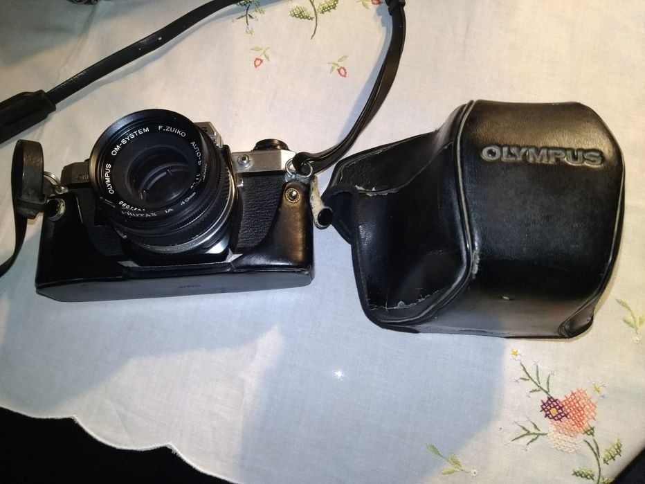 Máquina fotográfica a rolo Olympus OM10 (Ler descrição)