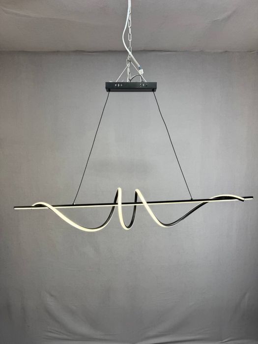 Видовжена світобіодна,люстра підвісна чорна