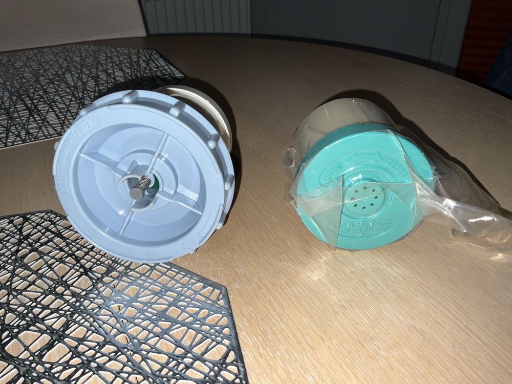 Boneco filtr zmiękczający wodę oraz pusty filtr z nakrętką