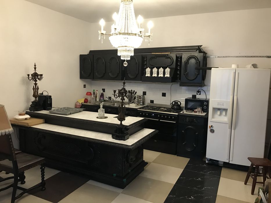 Rzeźbione meble kuchenne stylowa kuchnia