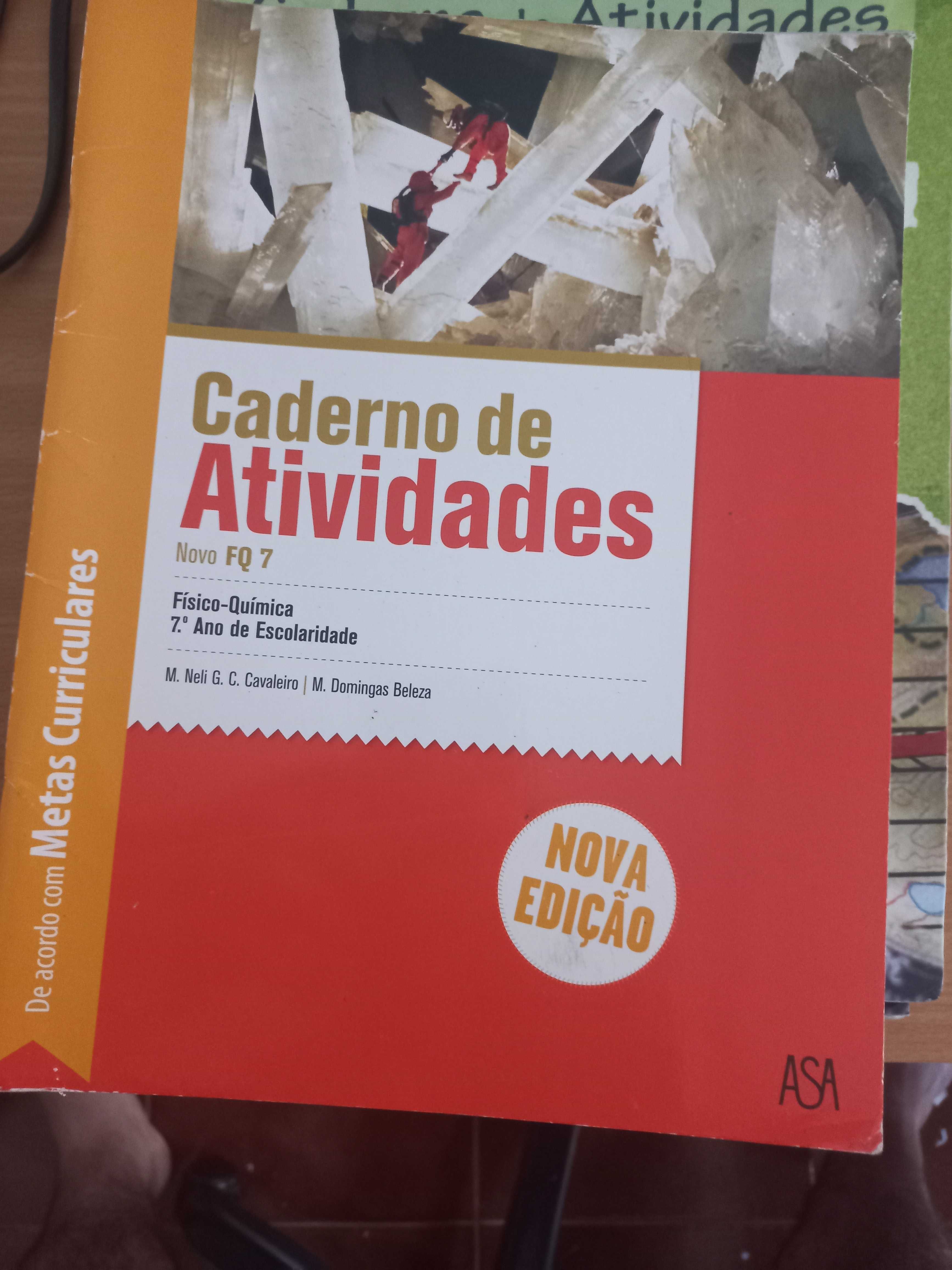 Cadernos de actividades 7°Ano Ciências Francês Inglês e outros