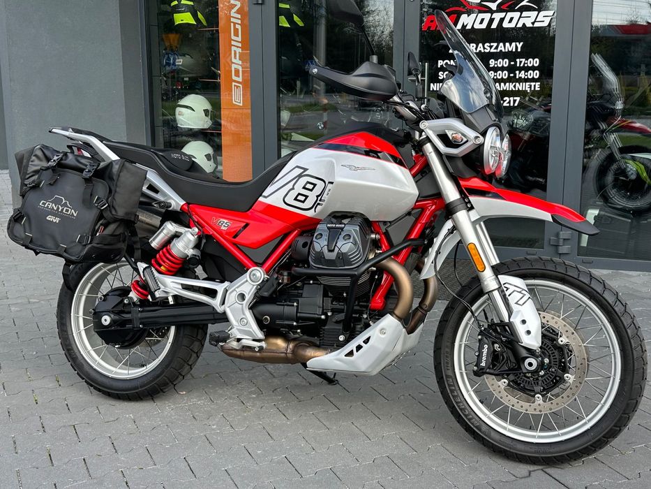 Moto Guzzi V85 TT E5+ 03/2025 tylko 3767km Fabryczny STAN + GIVI Canyon DOSTAWA PL