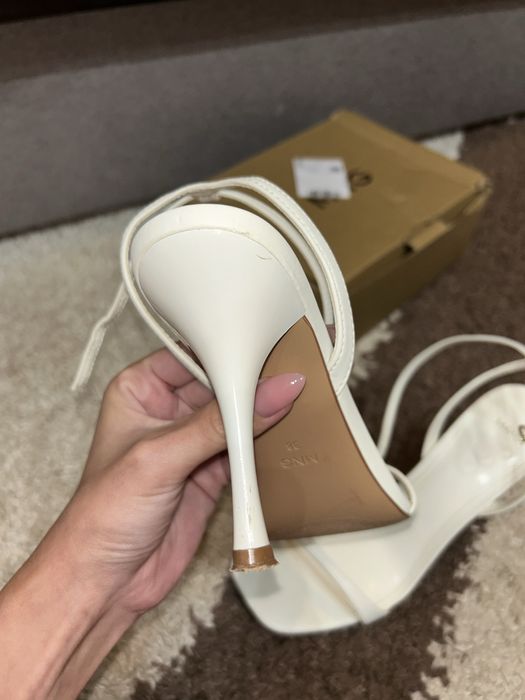 Білі босоніжки Mango