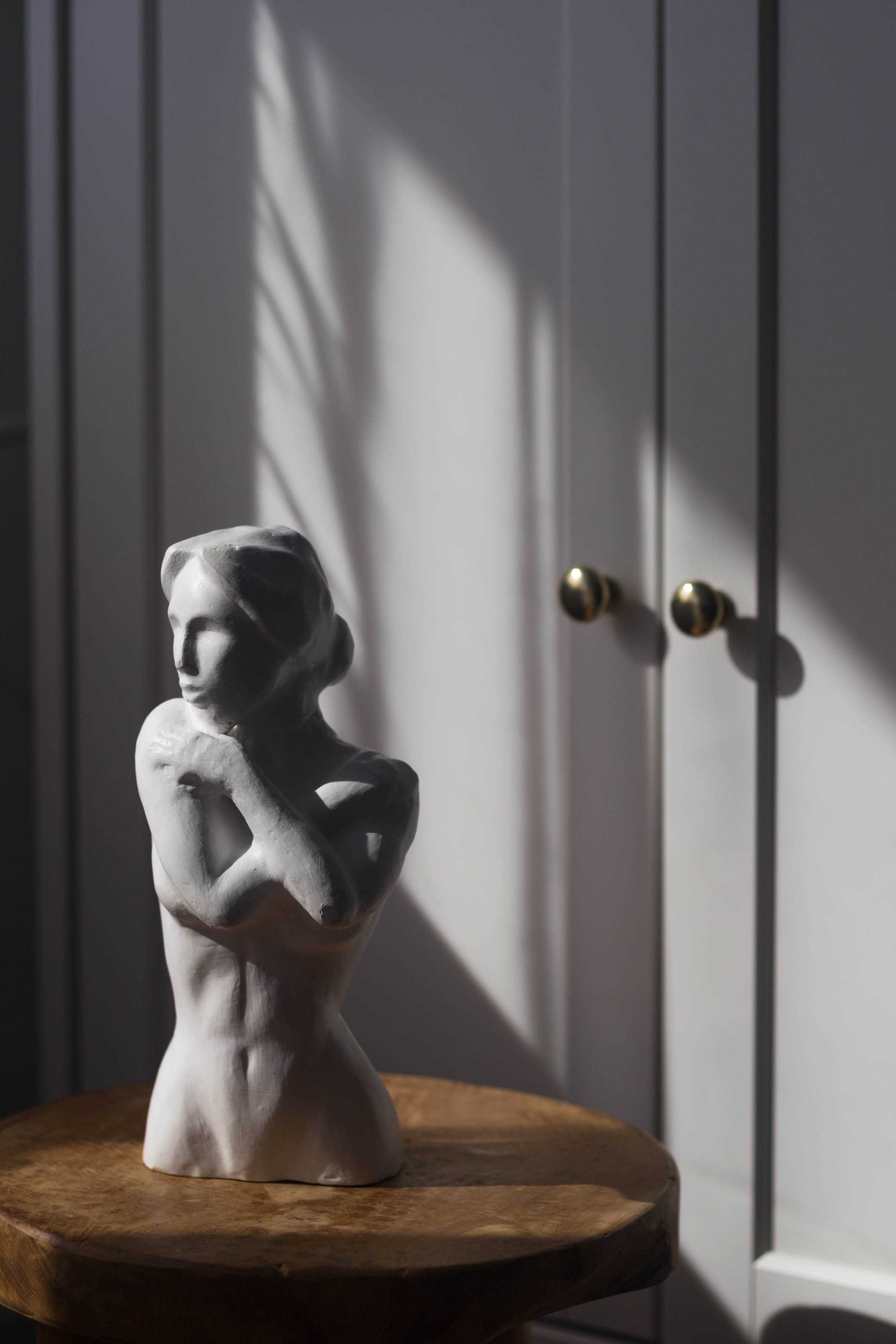 Figura kobiety - ręcznie wykonana rzeźba nr 014
