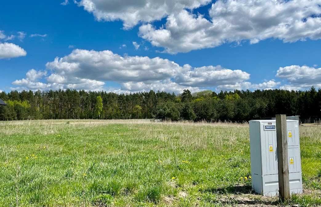 Uzbrojona działka budowlana w Radomku. Cisza, las i spokój.
