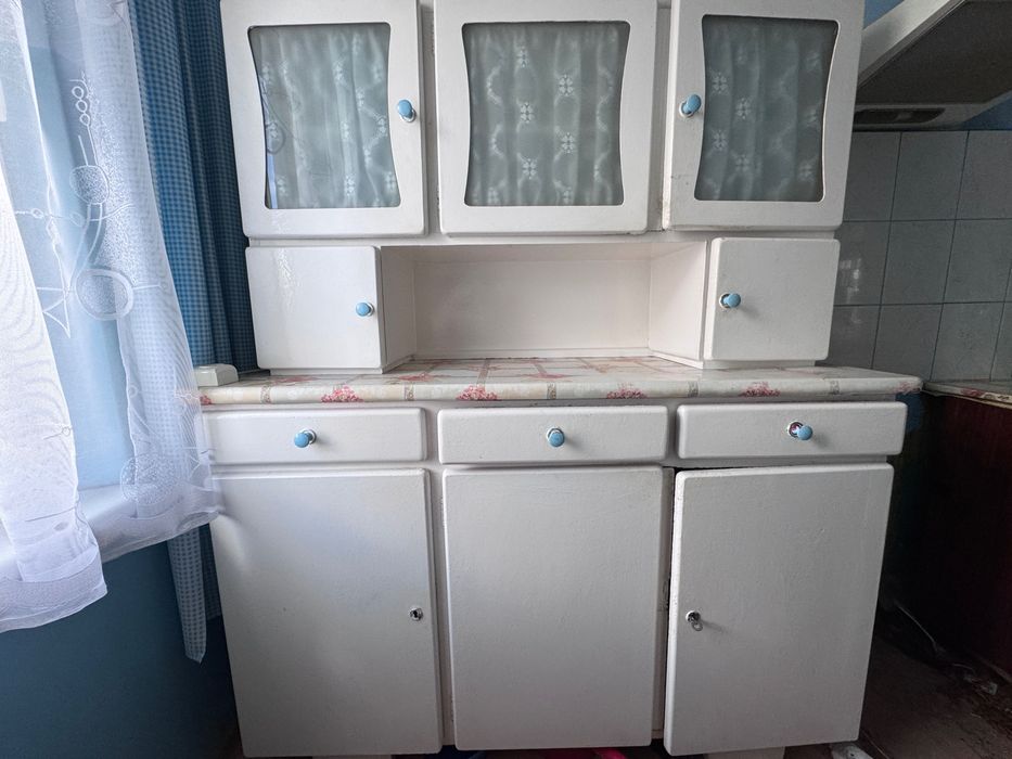 Stary kredens PRL – oryginał, drewno