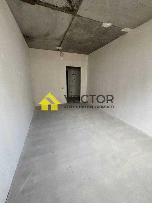 Однокімнатна на 3-му поверсі в ЗДАНОМУ будинку. Вікна у двір!