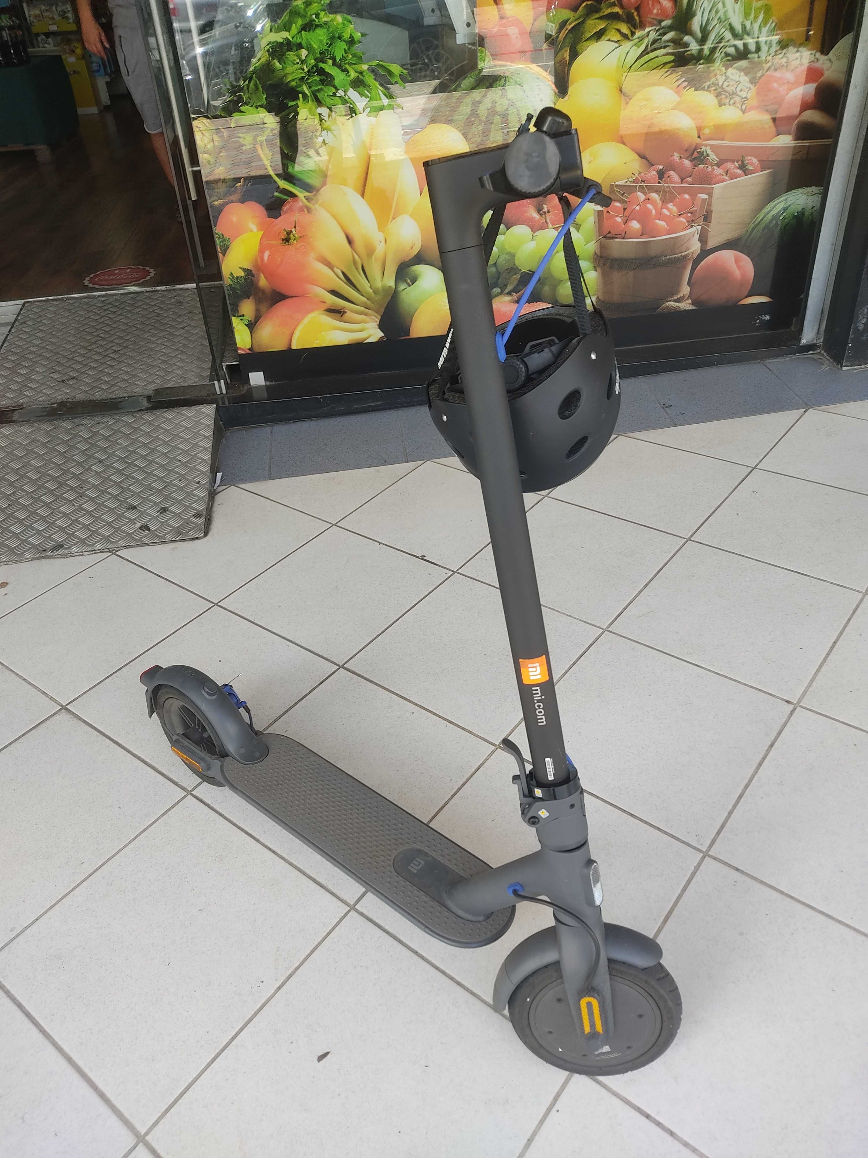 Trotinete Elétrica Xiaomi Mi Eletric Scooter 3 - Black | Blue