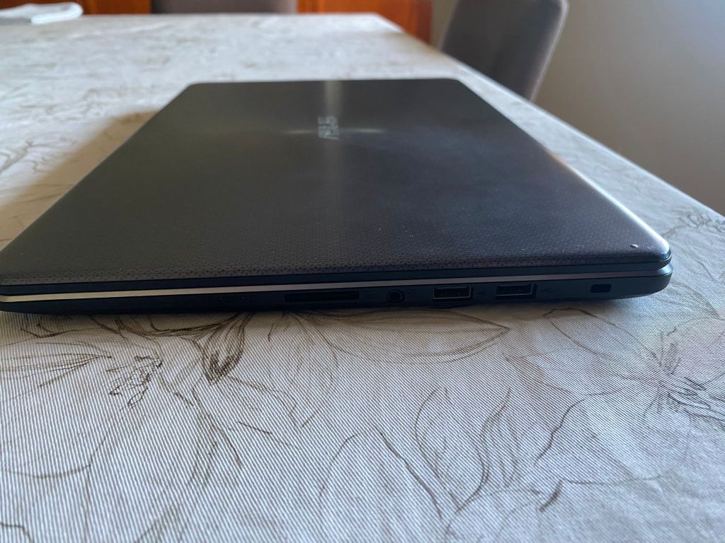 Asus VIVOBOOK S15  (Semi-novo)