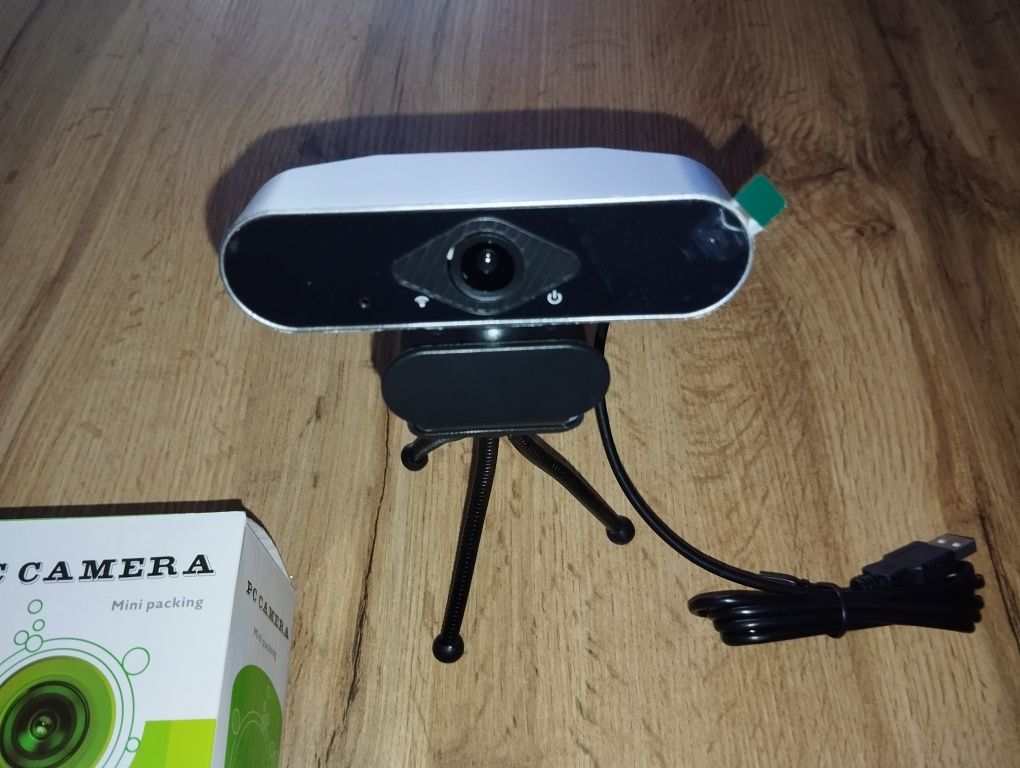 Kamera internetowa na statywie