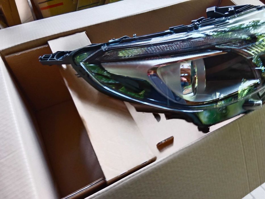 PEUGEOT 2008 LIFT lampa przednia nowy orginał LED