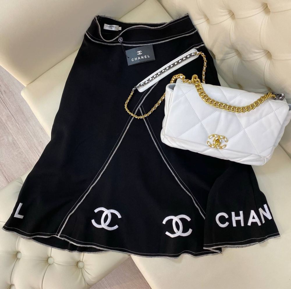 Спідниця Balenciaga, юбка Gucci, Chanel M L