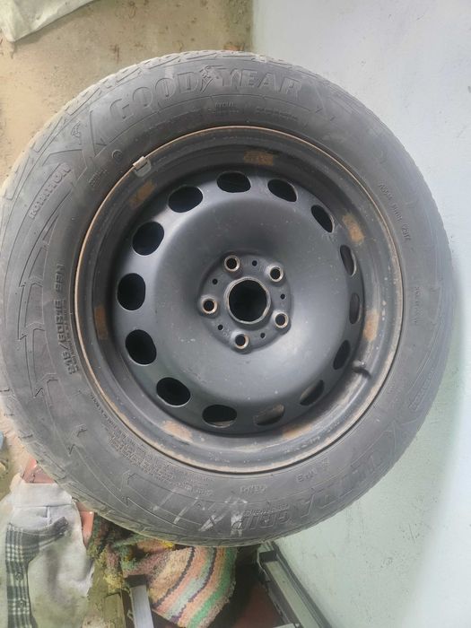 Гума Goodyear 215/60 r16 з металевими дисками